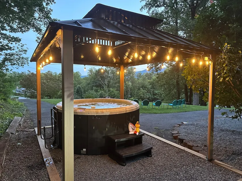 The Wine Cottage | 5BR w/ Hot Tub Near Nelson 151 - Image 1