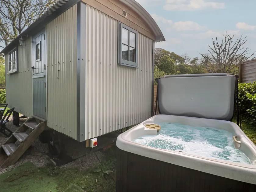 Gwithian Shepherds Hut - Image 1