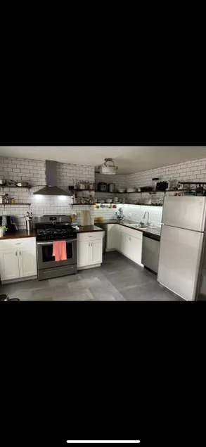 Beautiful Condo Near Downtown - Image 1