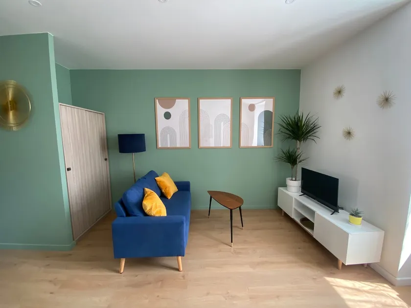 Chic Cocoon • Quiet two-room apartment between Lyon and Saint-Etienne - Image 1