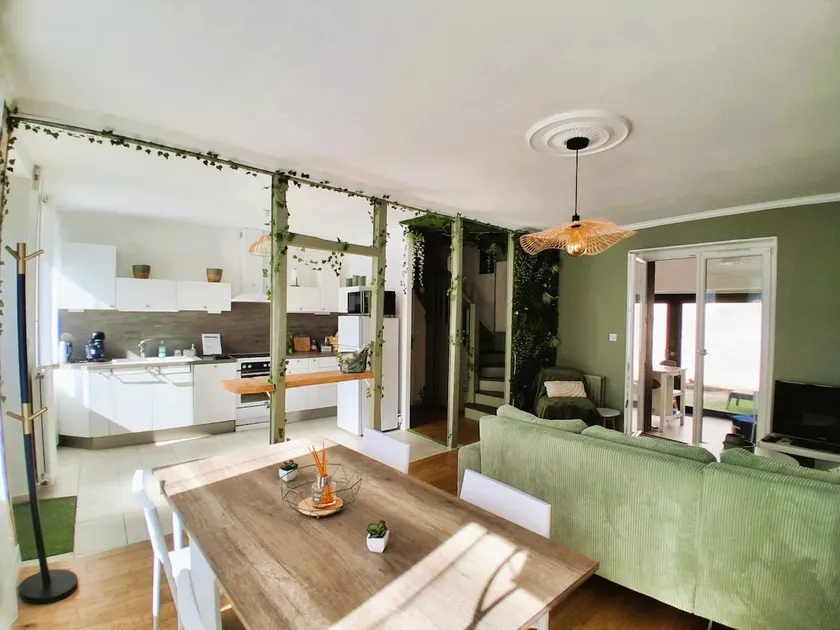 Garden House - Déols - Sleeps 5–7 - Courtyard - WiFi - Image 1