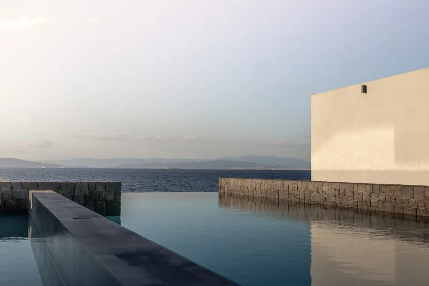 Horizon Luxury Seafront Villa - Image 1