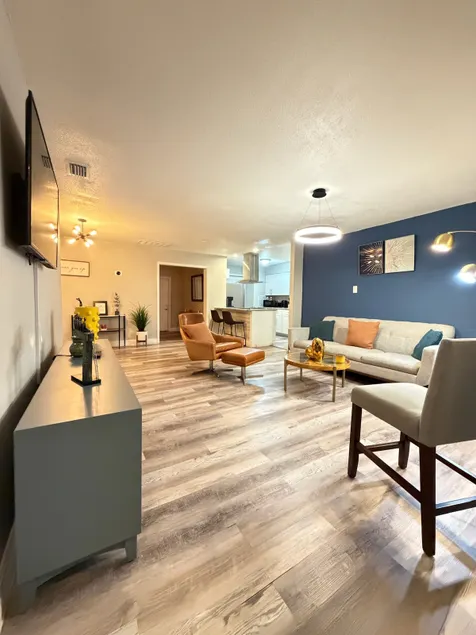 Vacation Home near Universal Studios and Downtown - Image 1