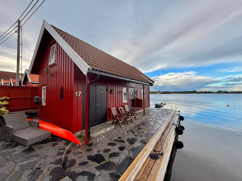 Waterfront house with jetty in Kristiansand - Image 1