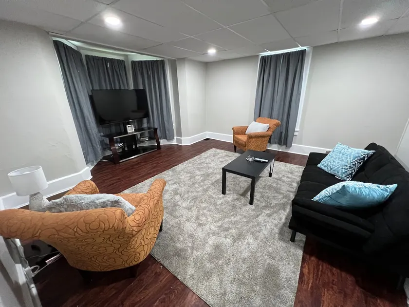 Cozy upstairs apartment! - Image 1