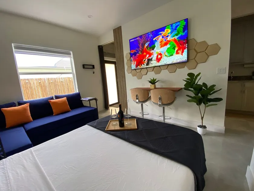 Modern Boutique-Style Studio Ideal for Travelers - Image 1