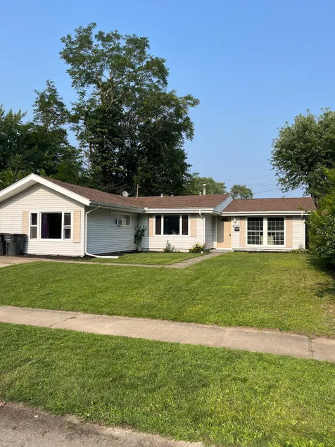 Fresh 4 Bedroom Home Just 2 Miles to ND! - Image 1