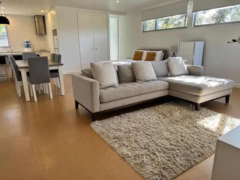 Cozy Studio Apartment - Image 1