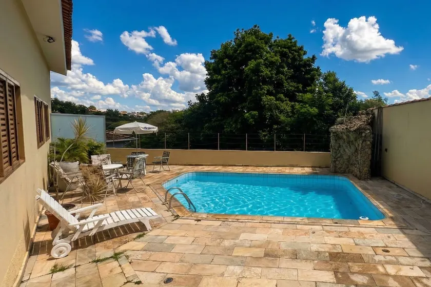 Amana Nook | House in the City Center with Pool - Image 1