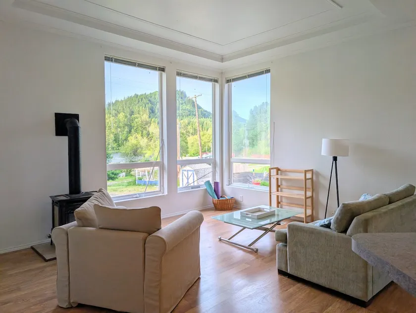 NEW! Mineral Lakefront escape for 6 + shared dock! - Image 1