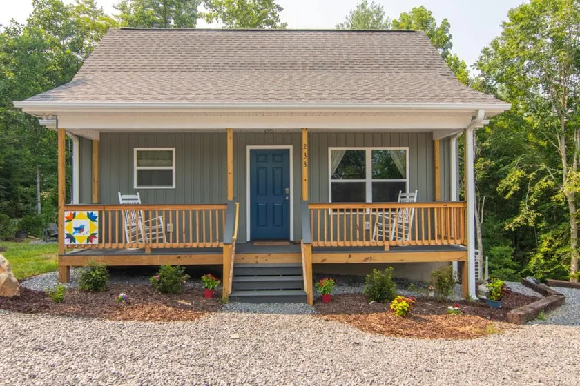Bluebird Cabin | WiFi & River Access - Image 1