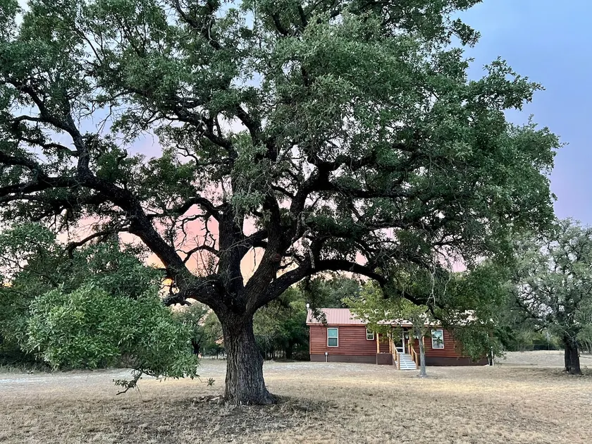 Quiet Country Escape Near Fort Cavazos - Image 1