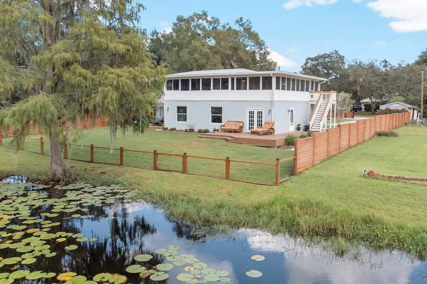 Lakefront Getaway - Image 1