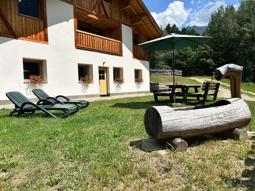 Chalet Vioz surrounded by nature - Image 1