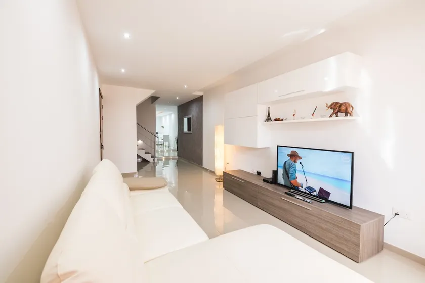 Spacious 2 bedroom apartment - Image 1