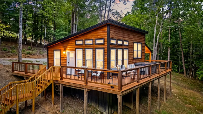 Luxury Couples Escape w/ Hot Tub - Image 1