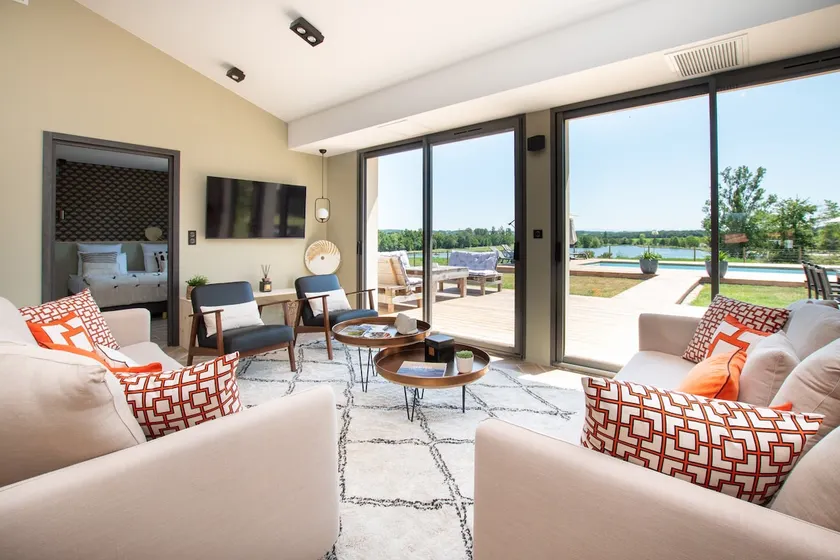 La villa face au lac with heated pool and view - Image 1