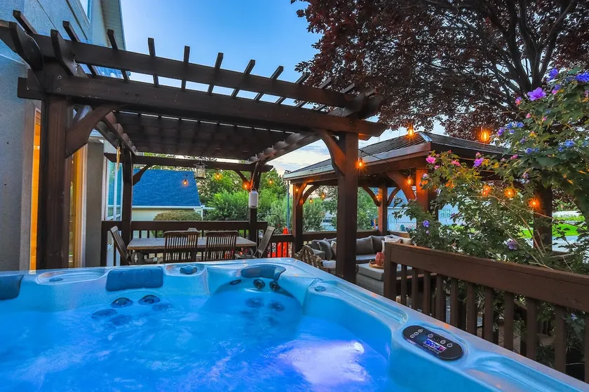 Corner Canyon Retreat HotTub Mountain + Sleeps 21 - Image 1