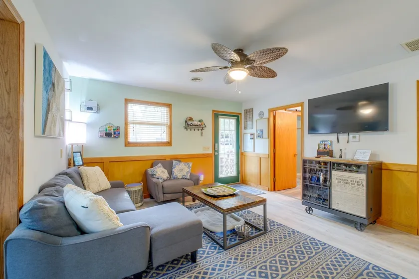 Relax at 'the Cove' Waterfront Getaway - Image 1