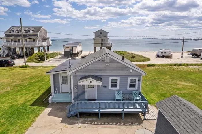 Ocean Breeze Cozy Cottage - Image 1