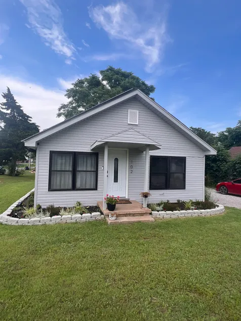 Cozy 2BR Home • Central to Lawton & Chickasha - Image 1