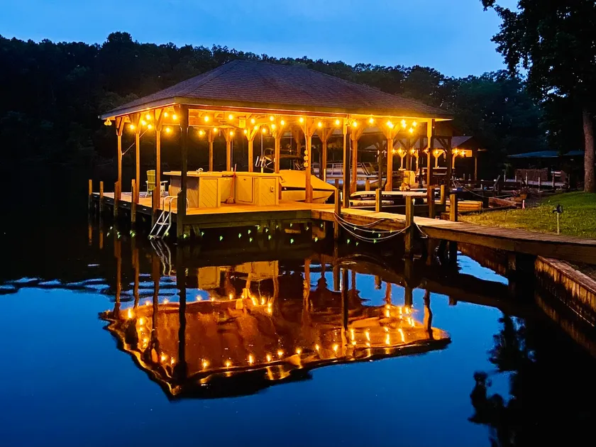 Tranquility on Lake Tillery Big Dock Sleeps 8-9 - Image 1