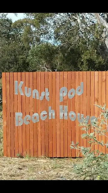 Kunst Pod Beach House Retreat - Image 1