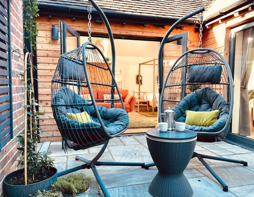 Courtyard Hideaway | Walk to Midhurst - Image 1