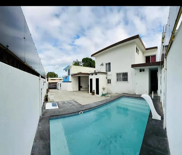 House with a pool in the Altama area - Image 1
