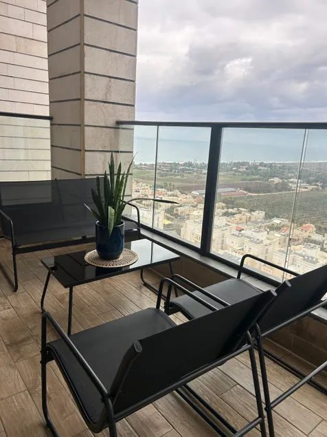 Modern apartment in the center of Acre - Image 1