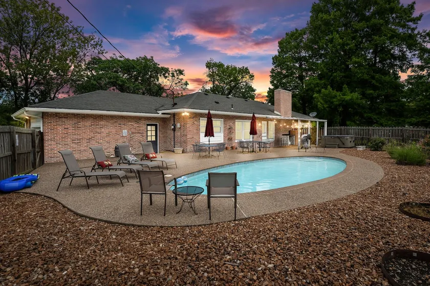 Blair's Pool House - Creve Coeur Hot Tub Game Room - Image 1