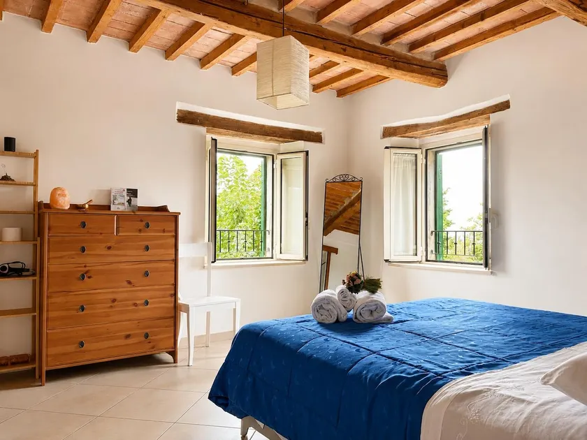 Foxes house - Image 1