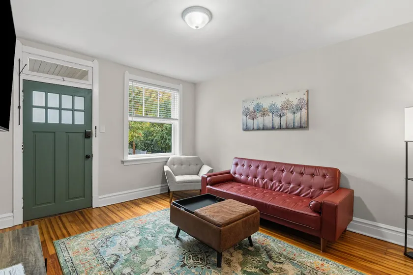 Quiet Historic 1BR in Benton Park | Extended Stay - Image 1