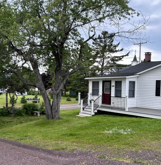 Eagle Harbor Cozy Cottage - Image 1
