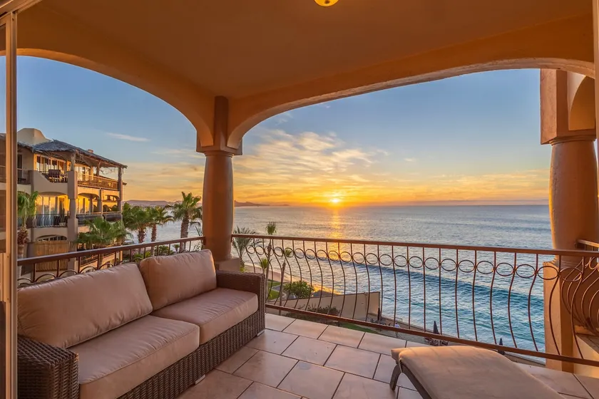 Oceanfront Las Olas Surf – San José del Cabo - Image 1