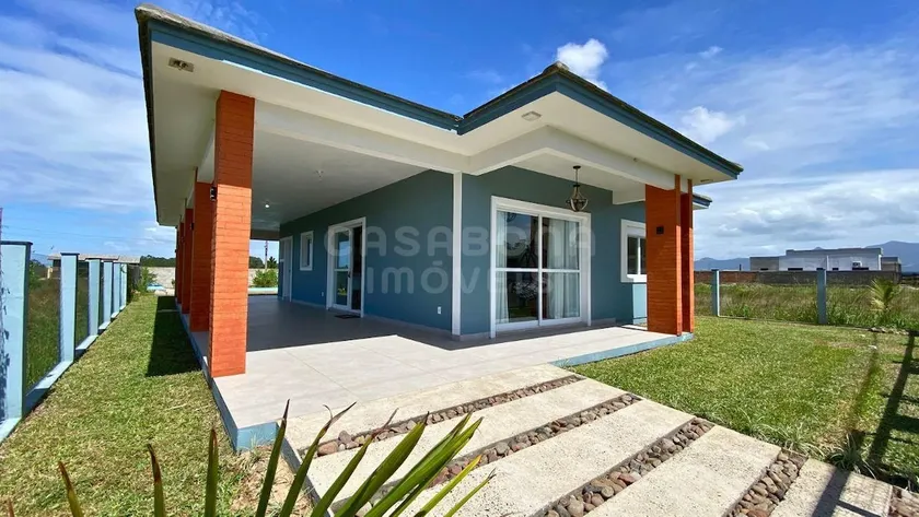 Beach house with pool in a quiet place - Image 1