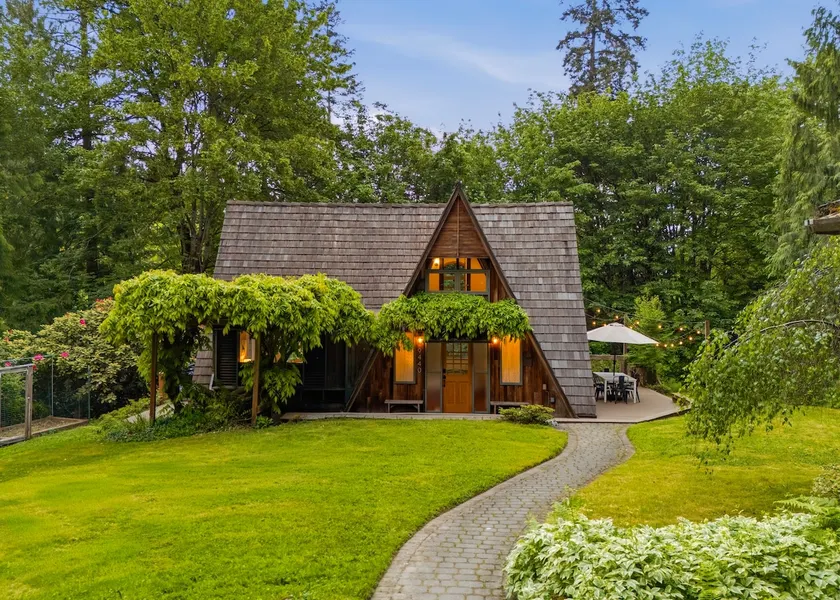 Burke Bay A-Frame Retreat w/Cedar Hot Tub - Image 1