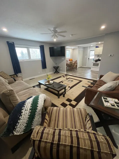 Homey Getaway w/Full Kitchen & Sleeps 6 - Image 1