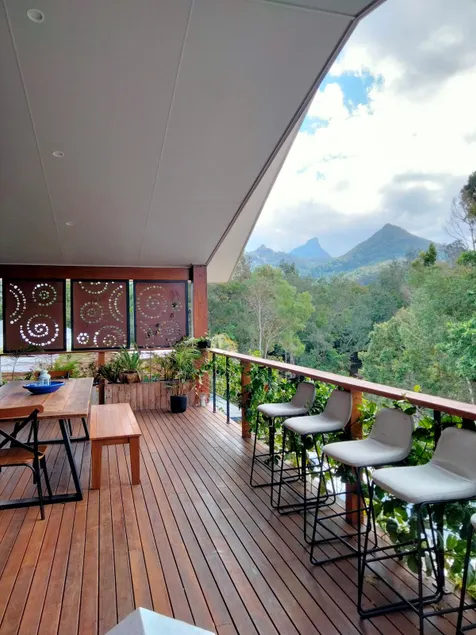 Luxury getaway in the heart of the village - Image 1