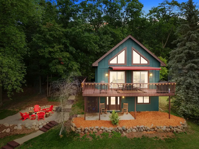 Modern Cabin-Mtn Views-Hot Tub-Pool-Game Room-Pets - Image 1