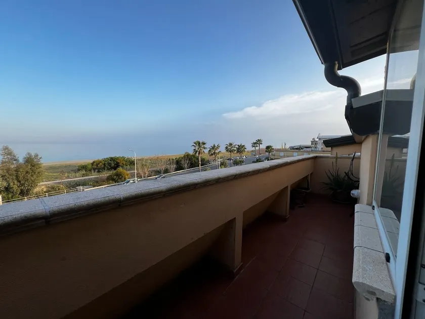 Apartment in front of the sea - Image 1