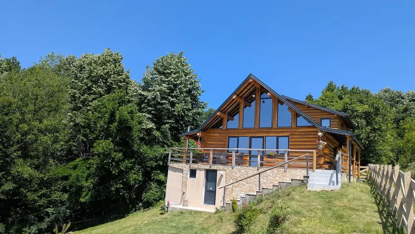 Chalet in the hills, 90 minutes from Bucharest - Image 1