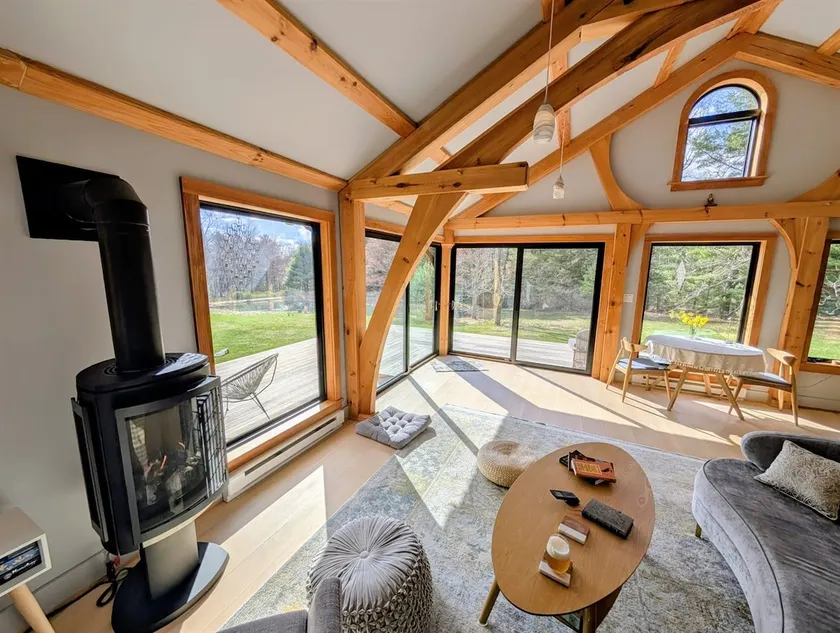 Gorgeous Cabin on 20 acres overlooking pond. - Image 1