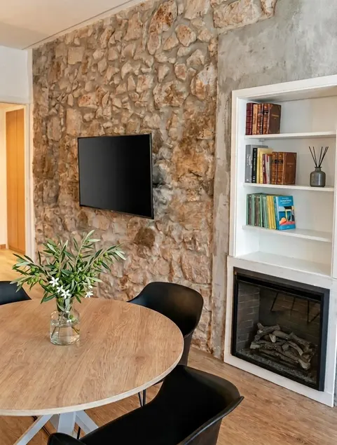 El Carrilet - Fireplace, parking, and rural charm - Image 1