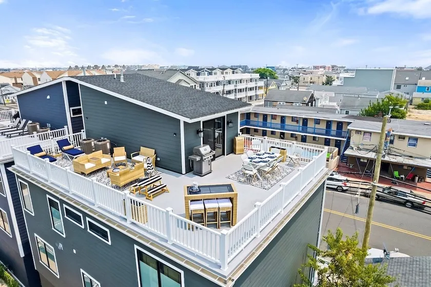 Luxury beach house   - Image 1