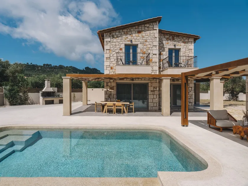Bedrock beachside villa with private pool - Image 1