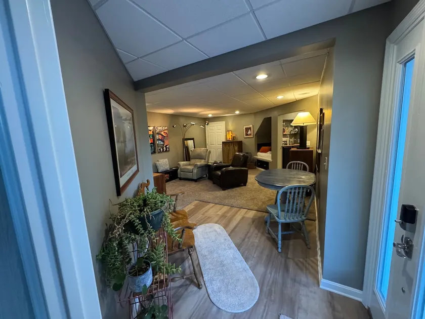 2BDRM Suite in Oxford - Image 1