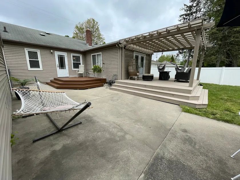Cozy 4 Bed 2 Bath Home, Private Patio - Image 1