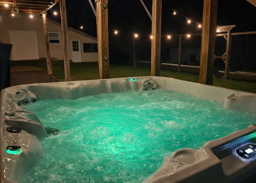 Modern Garden Suite w/Hot Tub, Indoor Slide & Gym - Image 1