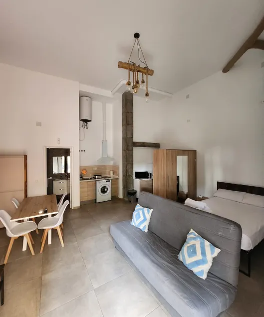 Bright and stylish studio - Image 1